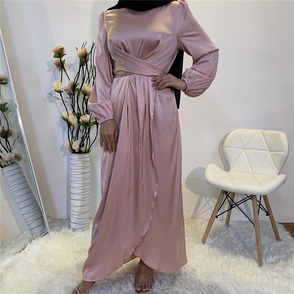 Muslim Dress and Veiled Woman Boutique Musulmane